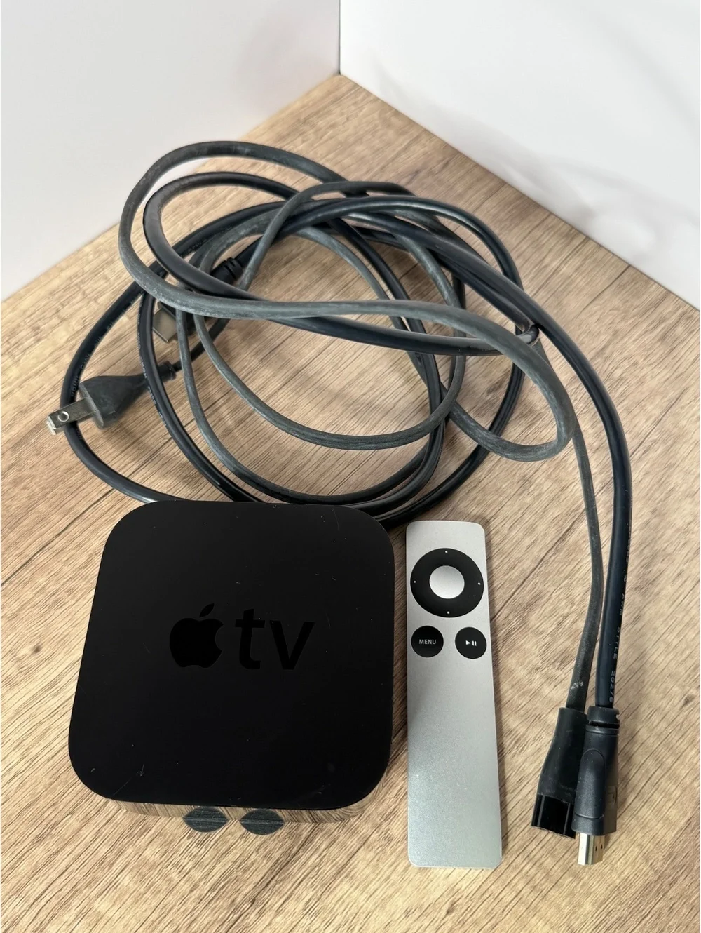 Apple TV 3rd Gen A1469 8GB HD Media Streamer w/ Remote Power & HDMI